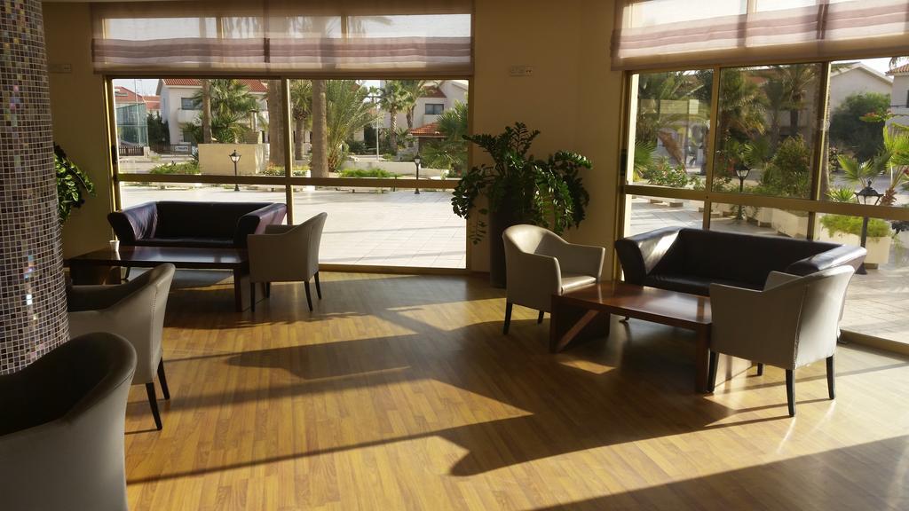 Crown Resorts Henipa Larnaca Exterior foto