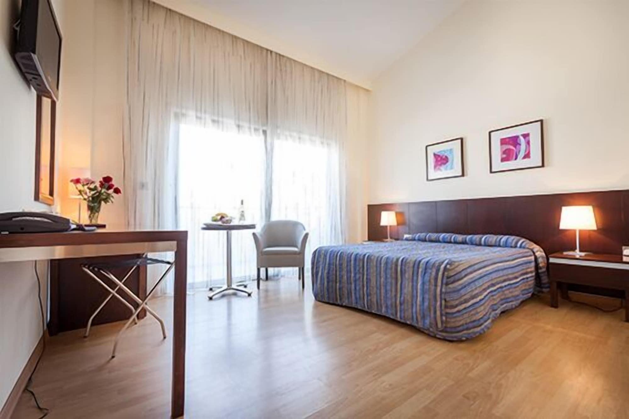 Crown Resorts Henipa Larnaca Exterior foto