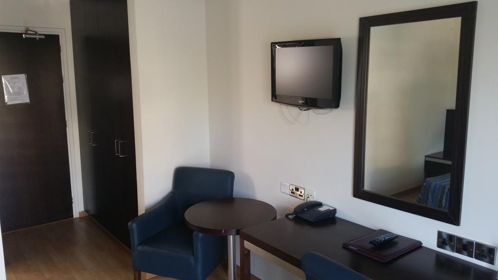 Crown Resorts Henipa Larnaca Quarto foto