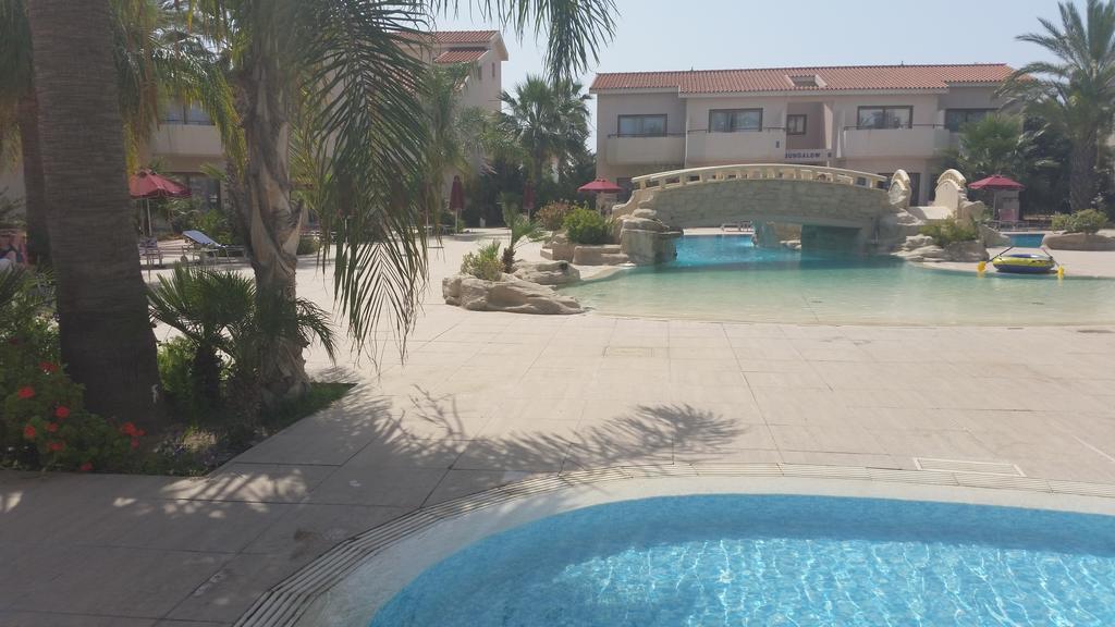 Crown Resorts Henipa Larnaca Exterior foto