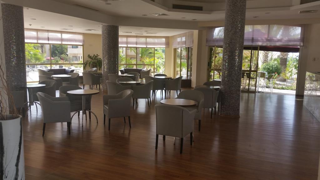 Crown Resorts Henipa Larnaca Exterior foto
