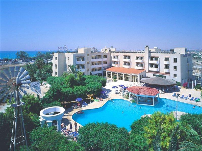 Crown Resorts Henipa Larnaca Exterior foto
