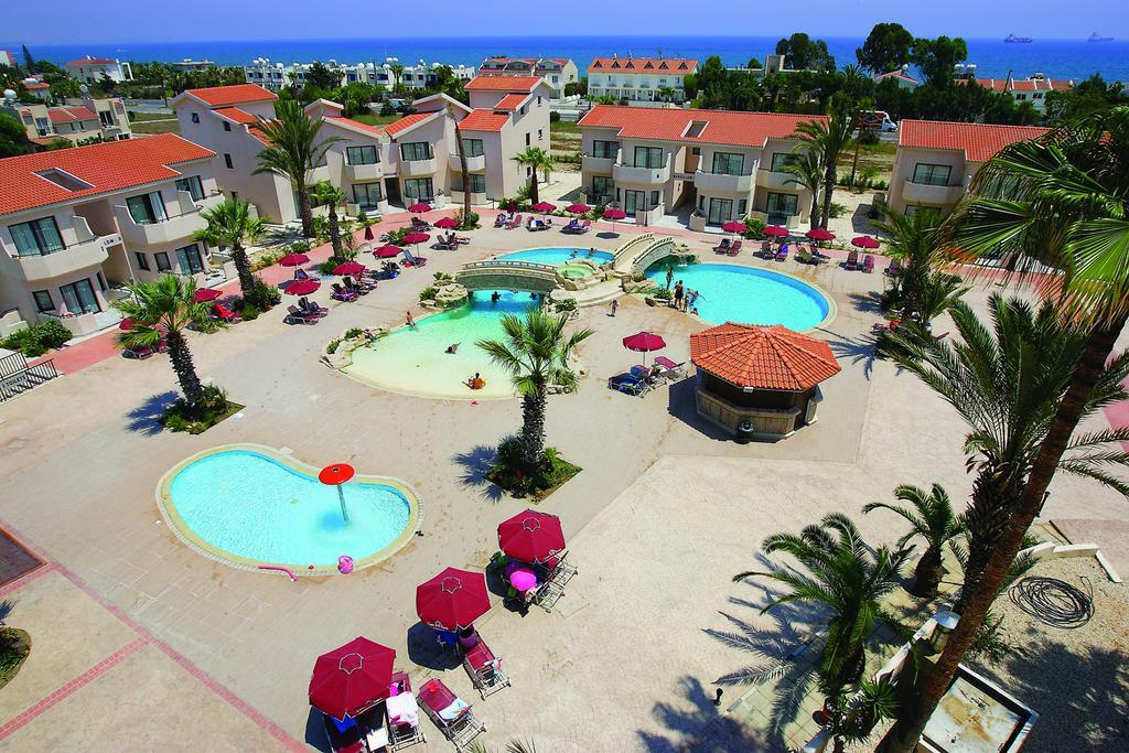 Crown Resorts Henipa Larnaca Exterior foto
