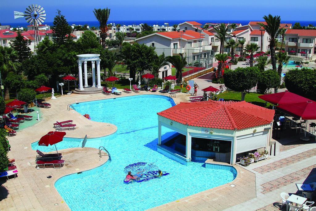 Crown Resorts Henipa Larnaca Exterior foto