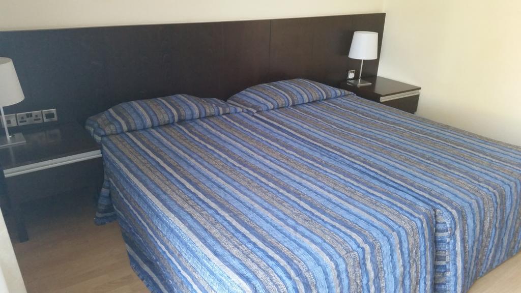 Crown Resorts Henipa Larnaca Exterior foto