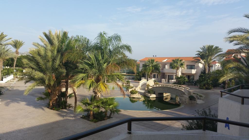 Crown Resorts Henipa Larnaca Exterior foto
